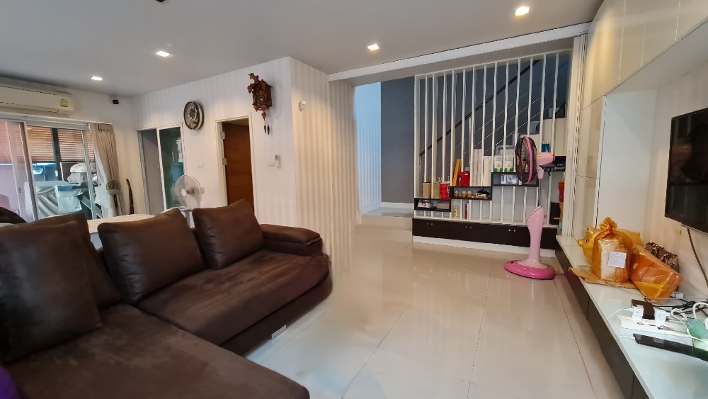 เช่า บ้านดอนเมือง บ้านแฝด 3 ชั้น หลังมุม  แกรนด์ ไอ-ดีไซน์ วิภาวดี Home for rent GRAND I DESIGN VIBHAVADI 39.4 ตารางวา สไตล์บ้านเดี่ยว ตกแต่งสวย สภาพสวยพร้อมอยู่ ใกล้รถไฟฟ้า 2 สาย ค่าเช่า 40,000 บาท/เดือน