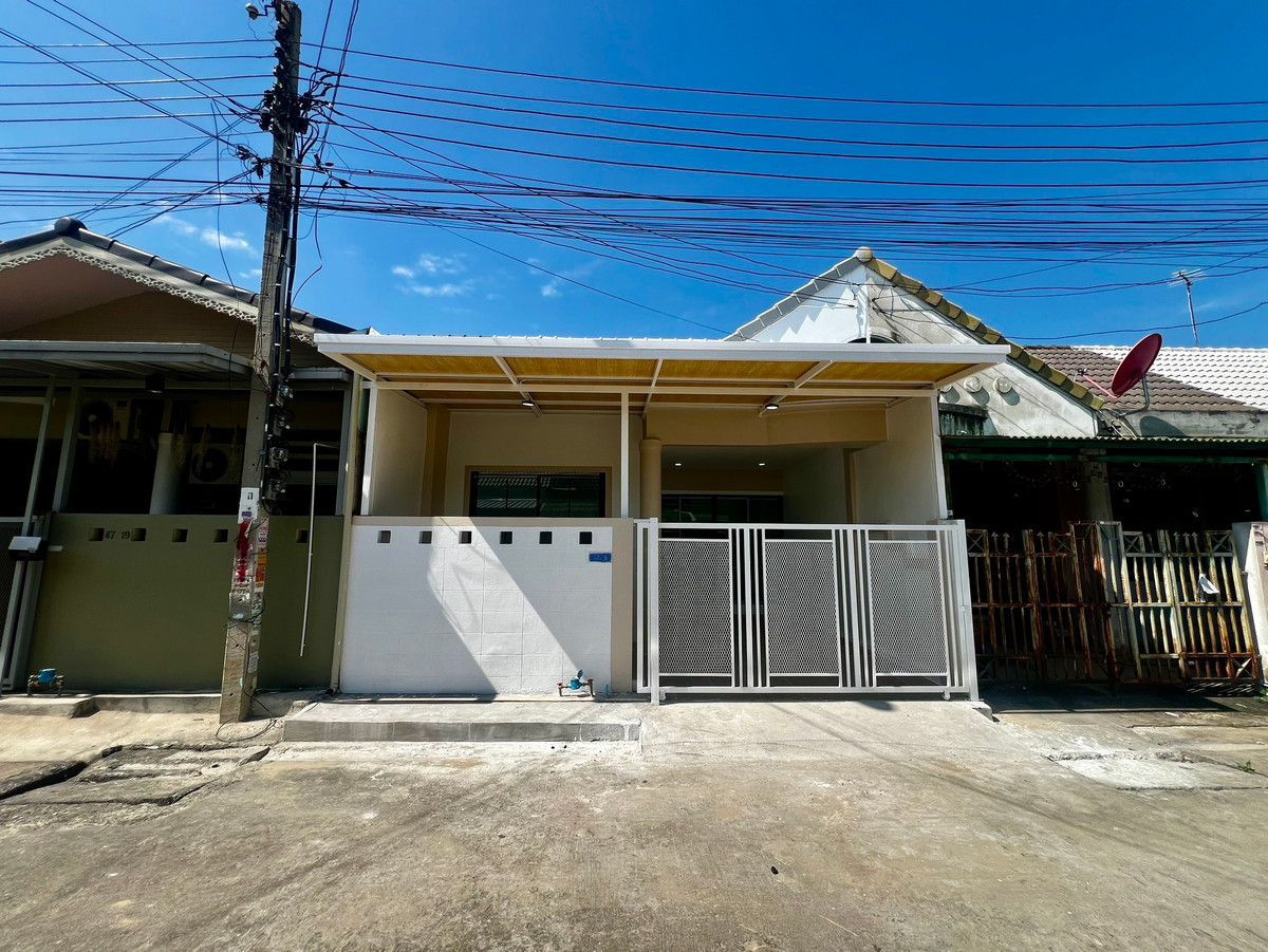 ขายทาวน์เฮ้าส์ชั้นเดียว หมู่บ้านร่มเงาไม้ วัดลาดปลาดุก แต่งใหม่พร้อมอยู่ ฟรีเฟอร์ฯ และโอน  3 นอน 2 น้ำ สวยครบจบที่เดียว เพียง 1.35 ล้าน ฟรีโอน!