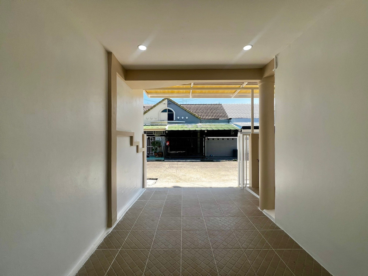 ขายทาวน์เฮ้าส์ชั้นเดียว หมู่บ้านร่มเงาไม้ วัดลาดปลาดุก แต่งใหม่พร้อมอยู่ ฟรีเฟอร์ฯ และโอน  3 นอน 2 น้ำ สวยครบจบที่เดียว เพียง 1.35 ล้าน ฟรีโอน!