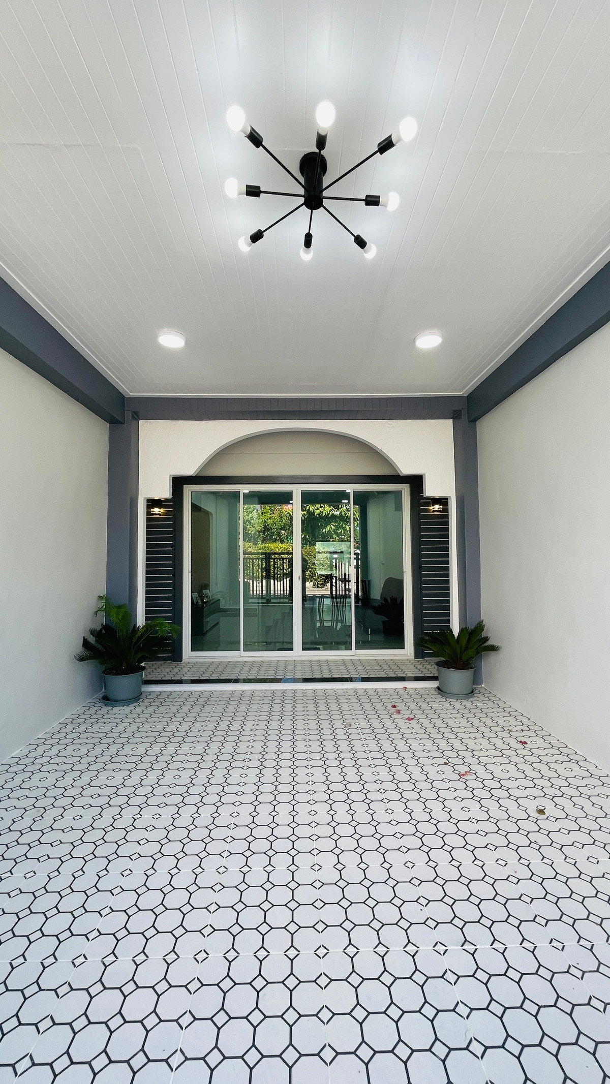 ขายด่วน! ทาวน์เฮาส์ 2 ชั้น รีโนเวทใหม่ทั้งหลัง เนื้อที่ 20 ตร.ว. ซอยนนทบุรี 42 (รณสิทธิ์พิชัย 13) ทำเลสนามบินน้ำ 3 นอน 2 น้ำ มีระเบียงหน้า-หลัง แถมฟรีเฟอร์นิเจอร์ครบชุด เพียง 2.59 ล้าน ฟรีโอน!