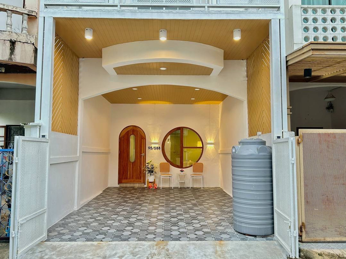 ขายทาวน์เฮาส์ 2 ชั้น หมู่บ้านบัวทอง 1 ติดรถไฟฟ้าสถานีคลองบางไผ่ ตกแต่งใหม่สไตล์มินิมอลคาเฟ่