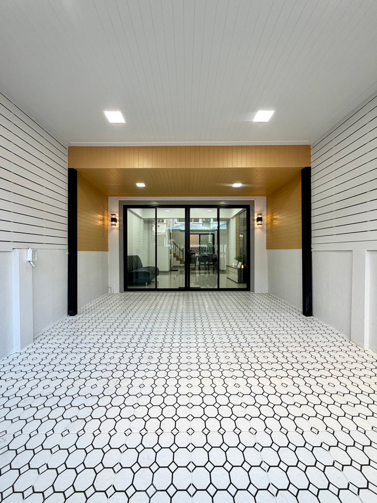 ขายด่วน! ทาวน์เฮาส์ 2 ชั้น รีโนเวทใหม่ทั้งหลัง หมู่บ้านเปี่ยมสุข ซอยวัดกู้ ปากเกร็ด เนื้อที่ 20 ตร.ว. ทำเลศักยภาพใกล้ห้าแยกปากเกร็ดและเมืองทองธานี มีระเบียงด้านหน้ากว้างขวาง รับลมทิศใต้เย็นสบาย เพียง 2.19 ล้าน ฟรีโอน!