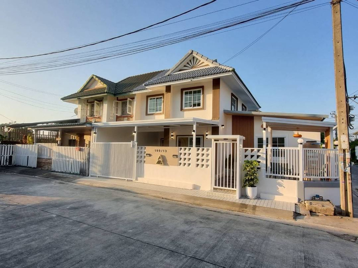 ขายด่วน! บ้านแฝด 2 ชั้น หลังมุมติดถนนเมน หมู่บ้านพฤกษา 3 ริมคลอง 4 ซอยวัดลาดปลาดุก เนื้อที่จุใจ 38 ตร.ว. ปรับปรุงใหม่ทั้งหลัง 5 ห้องนอน 3 ห้องน้ำ พร้อมศาลาพักผ่อนหน้าบ้านและเฟอร์นิเจอร์ Index ครบชุด เพียง 3.09 ล้าน ฟรีโอน!