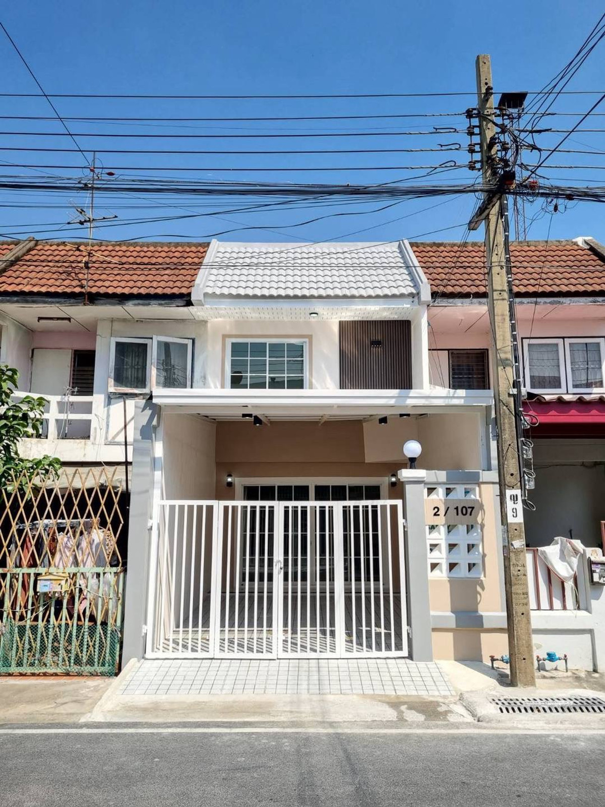 ขายทาวน์เฮาส์ 2 ชั้น หมู่บ้านรัตนาธิเบศร์ ทำเลดีที่สุด ติด Central Westgate และรถไฟฟ้า MRT 2 สถานี