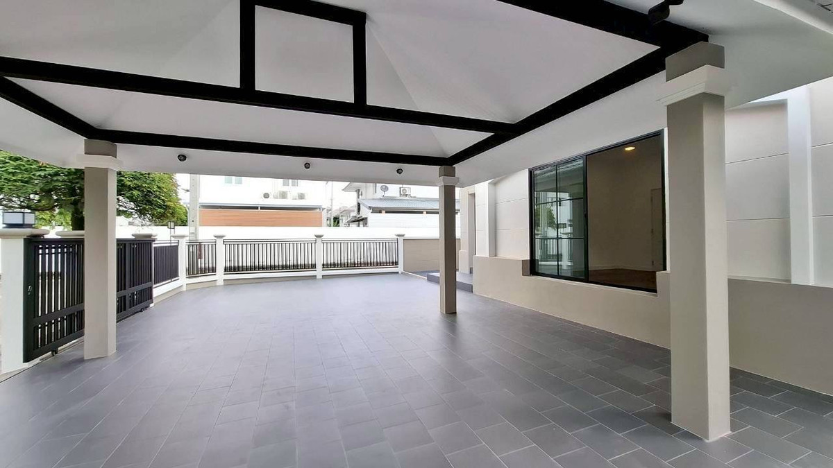 ขายด่วน! บ้านเดี่ยว 2 ชั้น หลังมุมพื้นที่กว้าง หมู่บ้านกาญจนลักษณ์ 3 ทำเลดีติดถนนใหญ่กาญจนาภิเษก เนื้อที่ 66.7 ตร.ว. ตกแต่งใหม่ทั้งหลัง ฟังก์ชันจุใจ 5 ห้องนอน มีพื้นที่จัดสวนรอบบ้าน เดินทางสะดวกใกล้ Central Westgate เพียง 4.99 ล้าน ฟรีโอน!