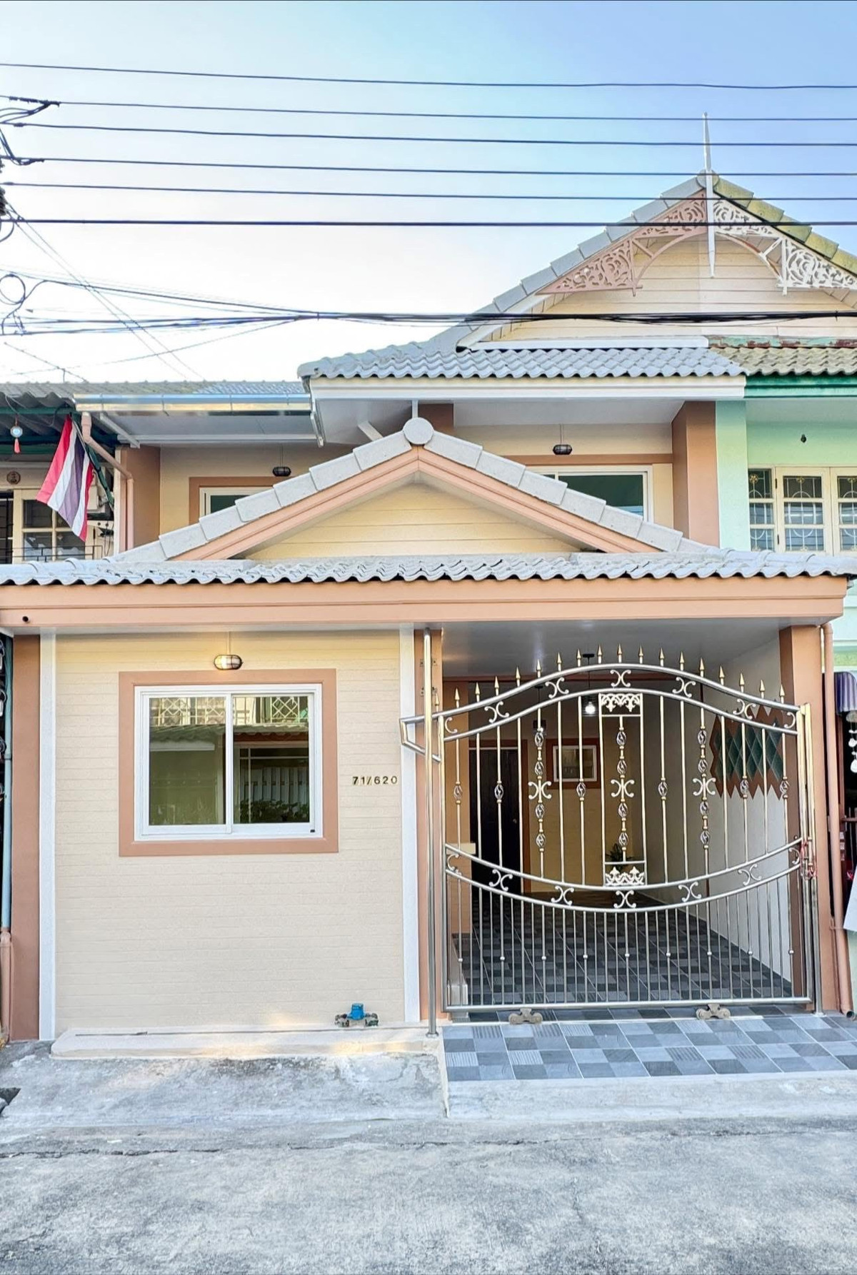 ขายด่วน! ทาวน์เฮาส์ 2 ชั้น รีโนเวทใหม่ทั้งหลัง หมู่บ้านพฤกษา 18 ซอยแก้วอินทร์ เนื้อที่ 18 ตร.ว. ฟังก์ชันคุ้มค่า 4 ห้องนอน พร้อมครัวบิ้วอินและเฟอร์นิเจอร์ครบชุด ทำเลดีใกล้ Central Westgate เพียง 1.95 ล้าน ฟรีโอน!