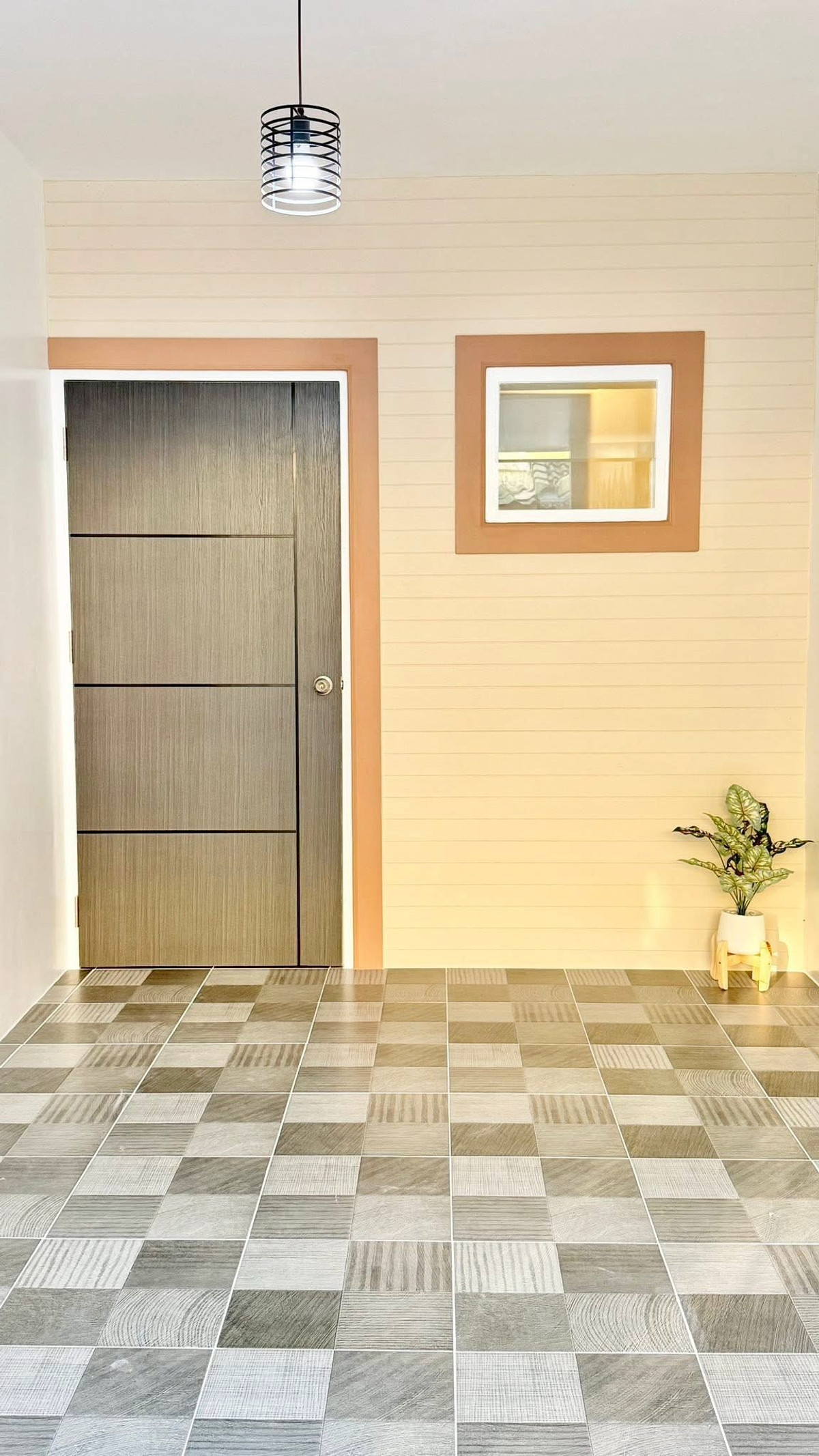 ขายด่วน! ทาวน์เฮาส์ 2 ชั้น รีโนเวทใหม่ทั้งหลัง หมู่บ้านพฤกษา 18 ซอยแก้วอินทร์ เนื้อที่ 18 ตร.ว. ฟังก์ชันคุ้มค่า 4 ห้องนอน พร้อมครัวบิ้วอินและเฟอร์นิเจอร์ครบชุด ทำเลดีใกล้ Central Westgate เพียง 1.95 ล้าน ฟรีโอน!