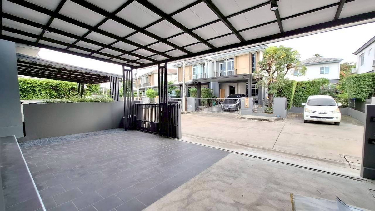 ขายด่วน! บ้านแฝด 2 ชั้น สไตล์บ้านเดี่ยว หมู่บ้านอินนิซิโอ 3 (Inizio 3) ปิ่นเกล้า-วงแหวน เนื้อที่ 35.1 ตร.ว. ตกแต่งใหม่พร้อมเฟอร์นิเจอร์ ฟังก์ชันครบ 3 นอน 3 น้ำ พร้อมห้องอเนกประสงค์ โครงการคุณภาพจาก Land & Houses เพียง 3.99 ล้าน ฟรีโอน!