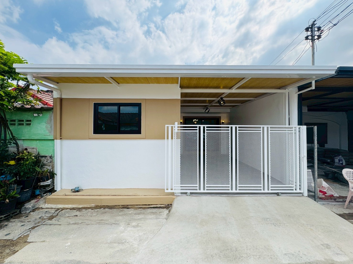 ขายด่วน! ทาวน์เฮาส์ชั้นเดียวรีโนเวทใหม่ หมู่บ้านตะวันงาม ซอยกันตนา-บางใหญ่ เนื้อที่ 18 ตร.ว. ฟังก์ชัน 3 ห้องนอน ตกแต่งสไตล์ทันสมัยพร้อมอยู่ แถมฟรีเฟอร์นิเจอร์ครบชุด ทำเลดีเดินทางสะดวกออกถนนกาญจนาภิเษกง่าย เพียง 1.35 ล้าน ฟรีโอน!