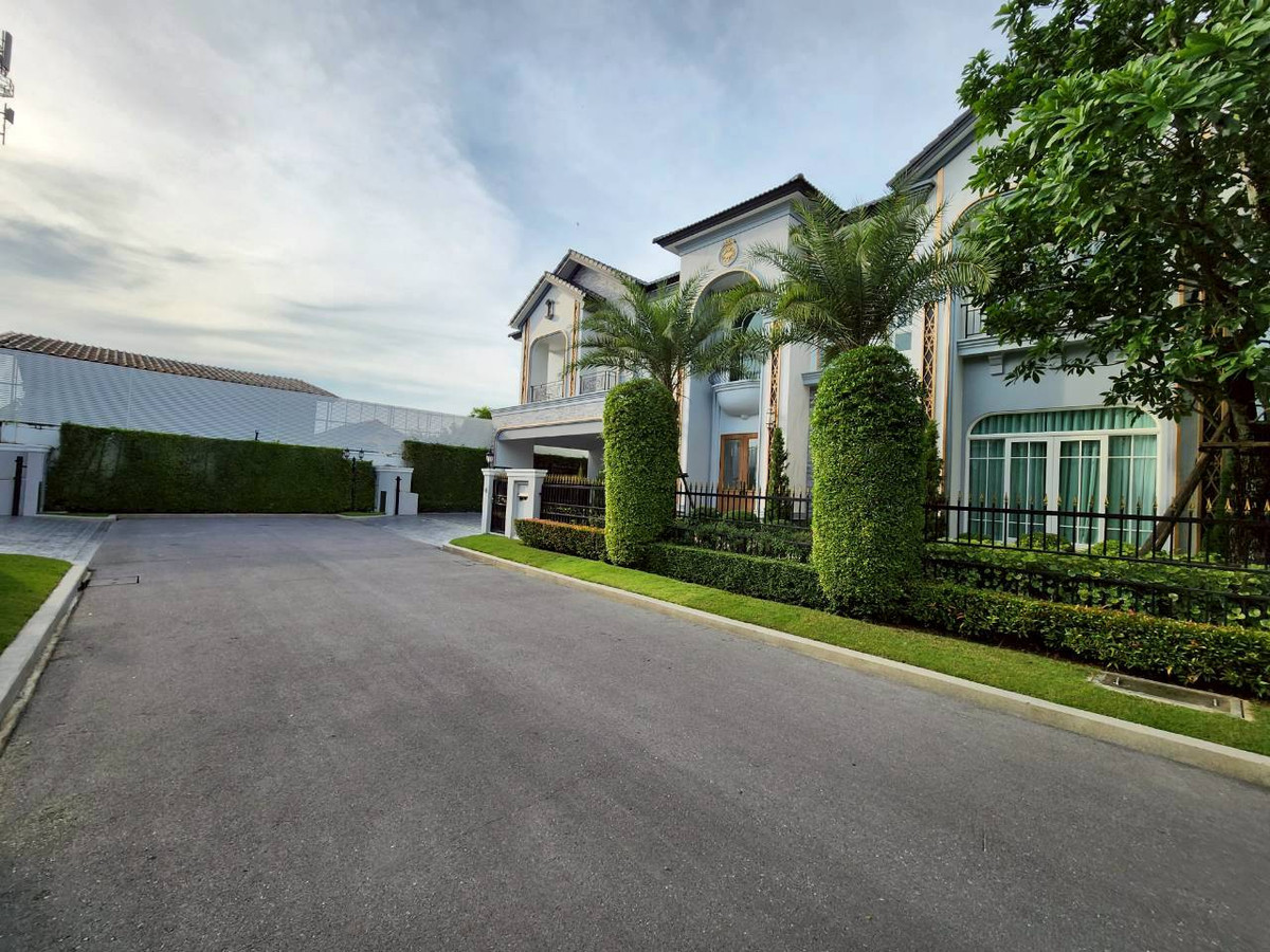 ขายบ้านเดี่ยวหรู เดอะแกรนด์ ปิ่นเกล้า แปลงส่วนตัว 117.5 ตร.ว. พร้อมสระว่ายน้ำ ลดพิเศษกว่า 5 ล้าน!