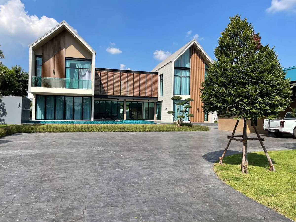 HOT สุด! ขายบ้านหรู 500 ตร.ว. รามอินทรา 117 สระว่ายน้ำส่วนตัว จอดรถ 20 คัน เลขที่บ้านมงคล 99/9 โอกาสทอง! ขายบ้านเดี่ยวหรูสไตล์โมเดิร์นนอร์ดิก ทำเลรามอินทรา 117 เนื้อที่ใหญ่พิเศษ 500 ตร.ว. พื้นที่ใช้สอยกว่า 600 ตร.ม. พร้อมสระว่ายน้ำและเลขที่บ้านมงคล 99/9