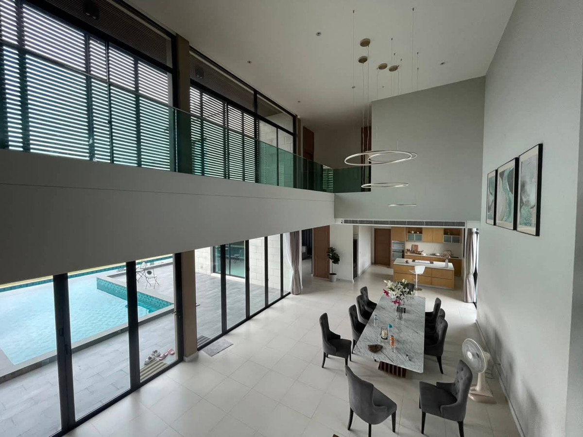 HOT สุด! ขายบ้านหรู 500 ตร.ว. รามอินทรา 117 สระว่ายน้ำส่วนตัว จอดรถ 20 คัน เลขที่บ้านมงคล 99/9 โอกาสทอง! ขายบ้านเดี่ยวหรูสไตล์โมเดิร์นนอร์ดิก ทำเลรามอินทรา 117 เนื้อที่ใหญ่พิเศษ 500 ตร.ว. พื้นที่ใช้สอยกว่า 600 ตร.ม. พร้อมสระว่ายน้ำและเลขที่บ้านมงคล 99/9