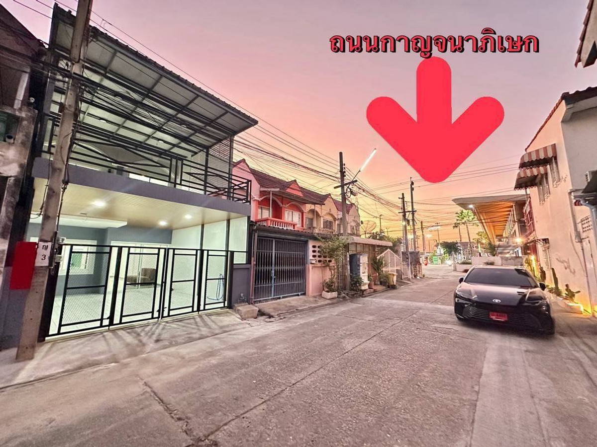 ขายด่วน! ทาวน์เฮาส์ 2 ชั้น รีโนเวทใหม่ทั้งหลัง หมู่บ้านจันทิมาธานี โครงการทำเลทองติดถนนใหญ่กาญจนาภิเษก และติดสถานีรถไฟฟ้าสายสีม่วง (คลองบางไผ่) เนื้อที่กว้าง 22.5 ตร.ว. หน้ากว้าง 6 เมตร ฟังก์ชันคุ้มค่า 4 นอน 2 น้ำ แถมเฟอร์นิเจอร์ครบชุด เพียง 2.39 ล้าน ฟรี