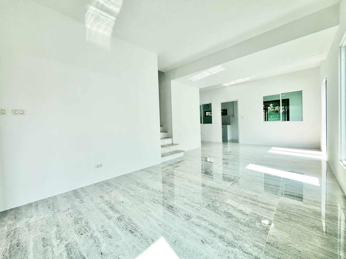 ขายด่วน! ทาวน์เฮาส์ 2 ชั้น หลังริมในเป็นส่วนตัวสุดๆ หมู่บ้านพฤกษาไพร์ม กันตนา (พนาลี 33) พื้นที่ดินอลังการ 41.3 ตร.ว. ตกแต่งใหม่ทั้งหลัง ครัวต่อเติมลงเข็มอย่างดี ทำเลต้นซอยกันตนาเพียง 600 เมตร ใกล้รถไฟฟ้าและห้างสรรพสินค้า เพียง 3.29 ล้าน ฟรีโอน!