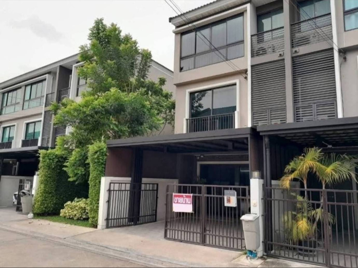 ขายด่วน! ทาวน์โฮม 3 ชั้น ดีไซน์โมเดิร์น โครงการศุภาลัย เออร์บานา แจ้งวัฒนะ-ปากเกร็ด (ซอยสุขาประชาสรรค์ 3) เนื้อที่ 17.6 ตร.ว. พื้นที่ใช้สอย 110.5 ตร.ม. ตกแต่งครบ ต่อเติมหลังคาหน้า-หลังบ้านเรียบร้อย แถมแอร์ 4 ตัว และม่านทั้งหลัง ทำเลศักยภาพใกล้ห้าแยกปากเกร