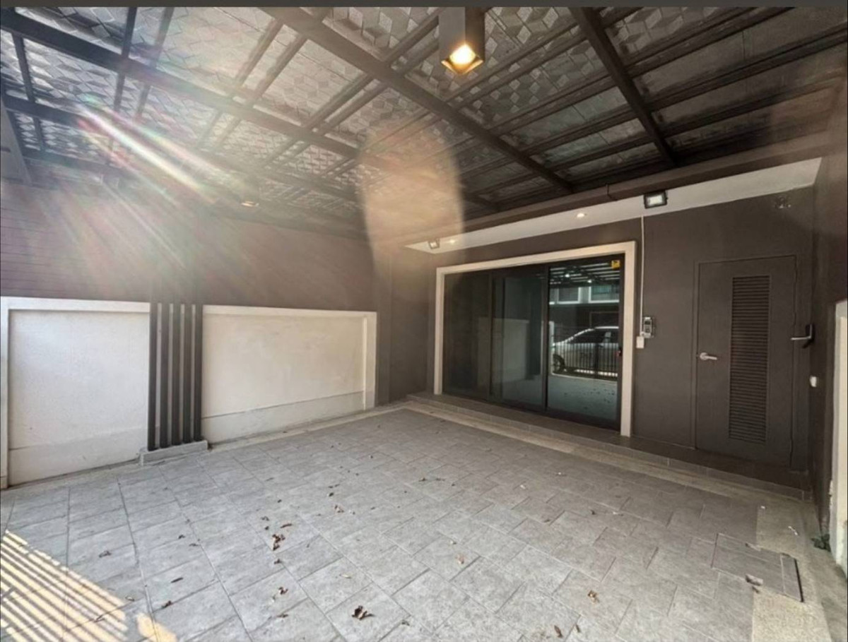 ขายด่วน! ทาวน์โฮม 3 ชั้น ดีไซน์โมเดิร์น โครงการศุภาลัย เออร์บานา แจ้งวัฒนะ-ปากเกร็ด (ซอยสุขาประชาสรรค์ 3) เนื้อที่ 17.6 ตร.ว. พื้นที่ใช้สอย 110.5 ตร.ม. ตกแต่งครบ ต่อเติมหลังคาหน้า-หลังบ้านเรียบร้อย แถมแอร์ 4 ตัว และม่านทั้งหลัง ทำเลศักยภาพใกล้ห้าแยกปากเกร