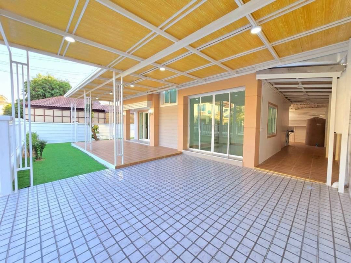 ขายด่วน! บ้านเดี่ยว 2 ชั้น รีโนเวทใหม่ทั้งหลัง หมู่บ้านคุณาภัทร 5 ทำเลดีถนนบ้านกล้วย-ไทรน้อย เนื้อที่กว้าง 52.5 ตร.ว. ฟังก์ชันคุ้มค่า 4 นอน 2 น้ำ (มีห้องนอนชั้นล่าง) พร้อมห้องอาหารแยกเป็นสัดส่วน จอดรถสะดวก เดินทางเข้า-ออกได้ทั้งถนนบ้านกล้วยและวัดลาดปลาดุก